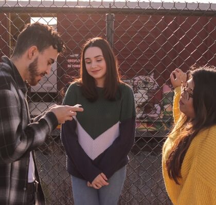 Psychologia udanego profilu randkowego – co mówi o Tobie Twój opis